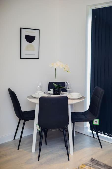 Isinmi Home - Close To Mcr City แมนเชสเตอร์ ภายนอก รูปภาพ
