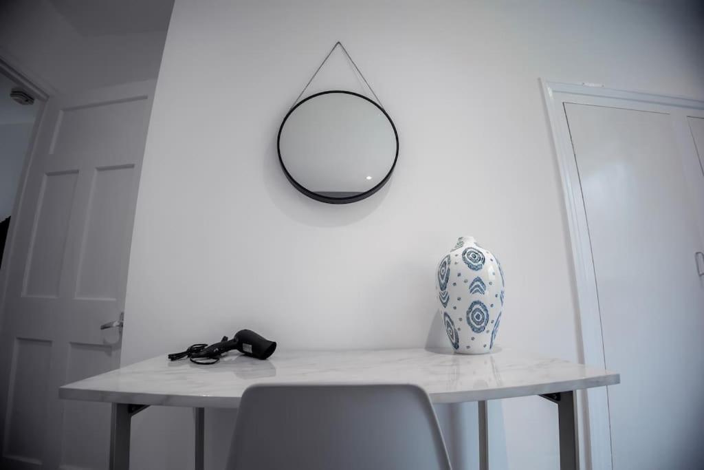 Isinmi Home - Close To Mcr City แมนเชสเตอร์ ภายนอก รูปภาพ